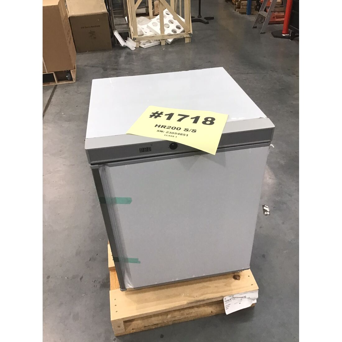 Ex-Showroom: Bar Fridge HR200-NSW1718 - Image 3
