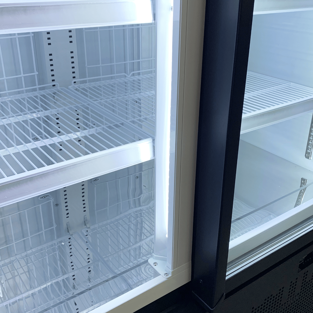 Thermaster Double Door Supermarket Fridge - LG-1000BGBM - Image 3
