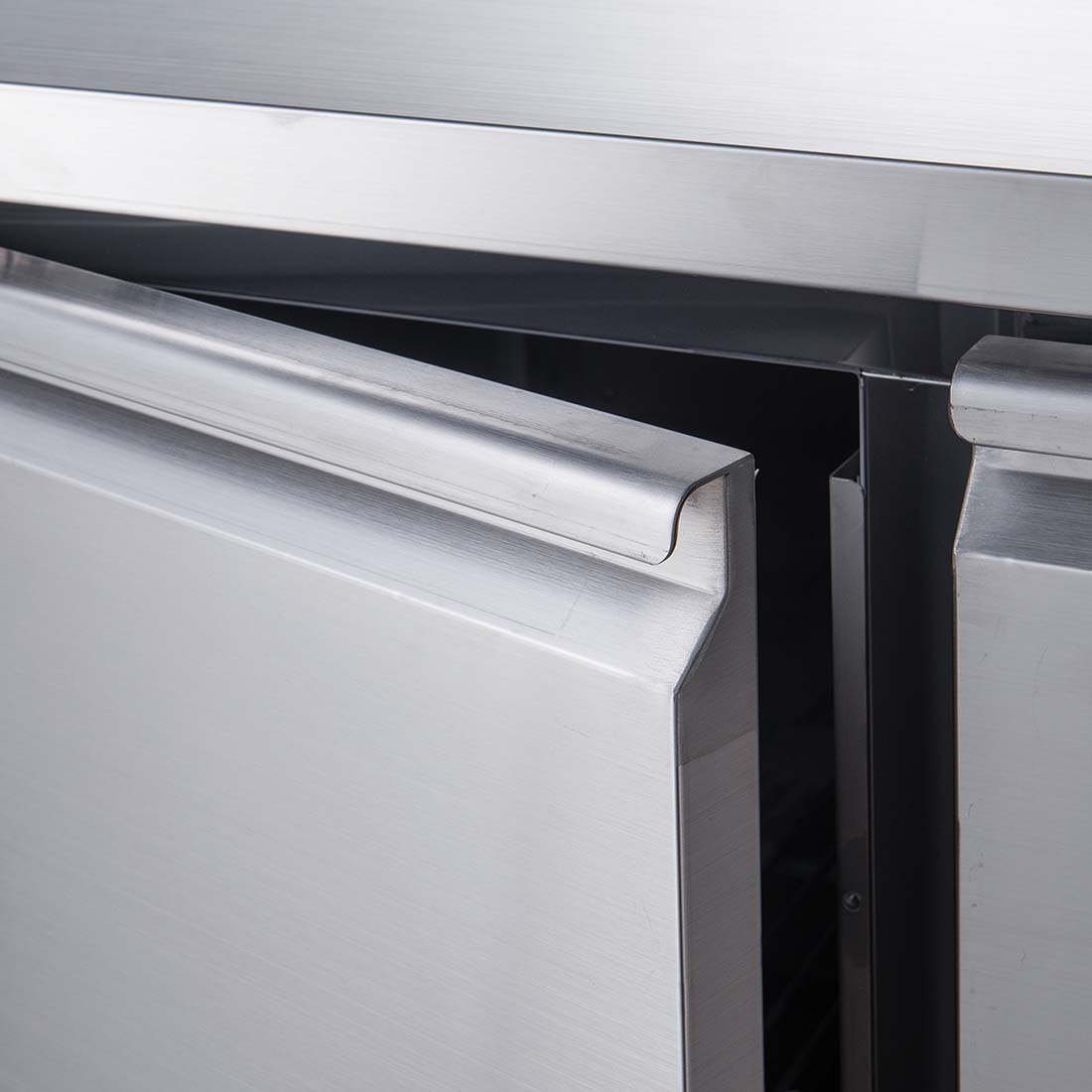 FED-X Two Door Salad Prep Fridge with Curve Glass Top - XTHP2100SALGC - Image 3
